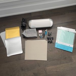 SILHOUETTE America Portrait Desktop Cutting Machine Bundle
